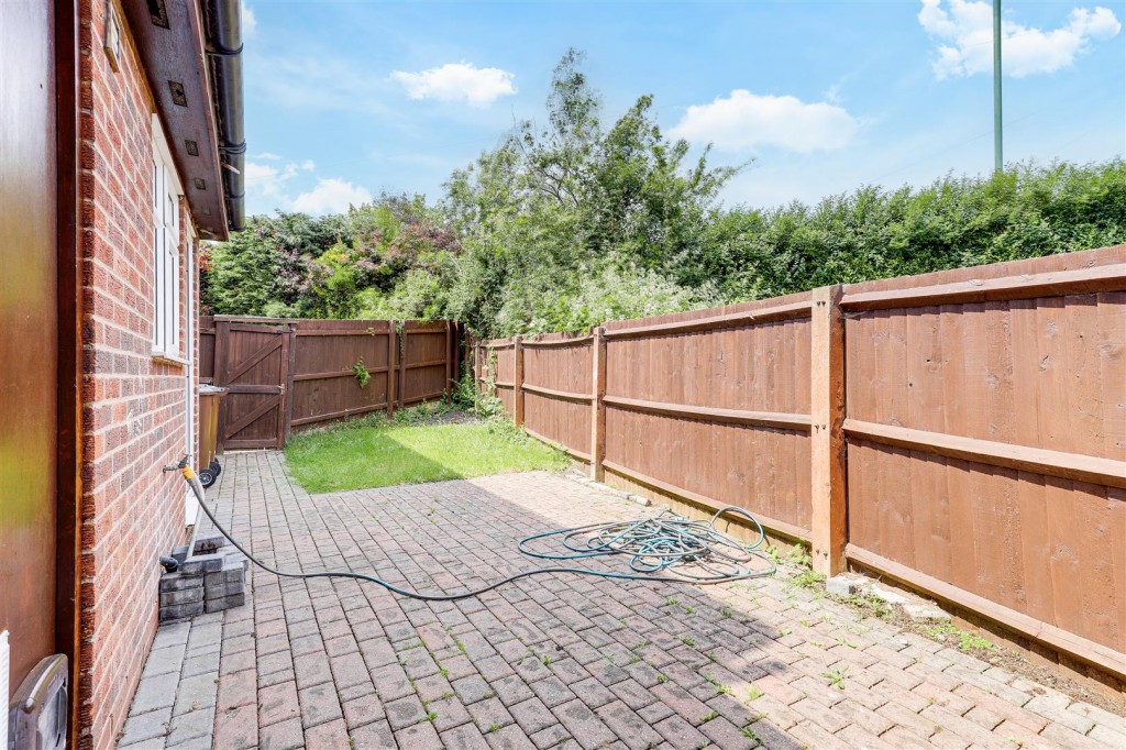 Mayfair Gardens, Nottingham, Nottinghamshire, ng5 1LT