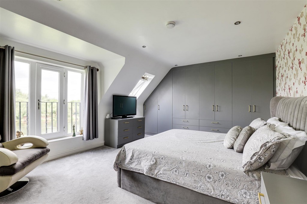 Waters Edge, Bell Lane, Wilford, Nottinghamshire, NG11 7GB