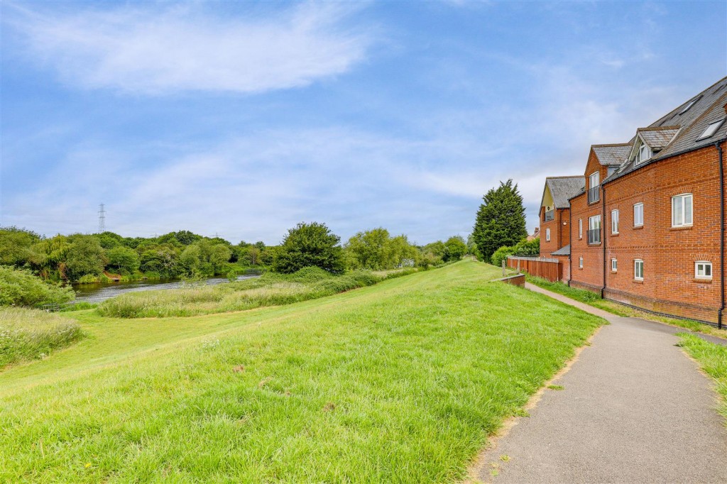 Waters Edge, Bell Lane, Wilford, Nottinghamshire, NG11 7GB
