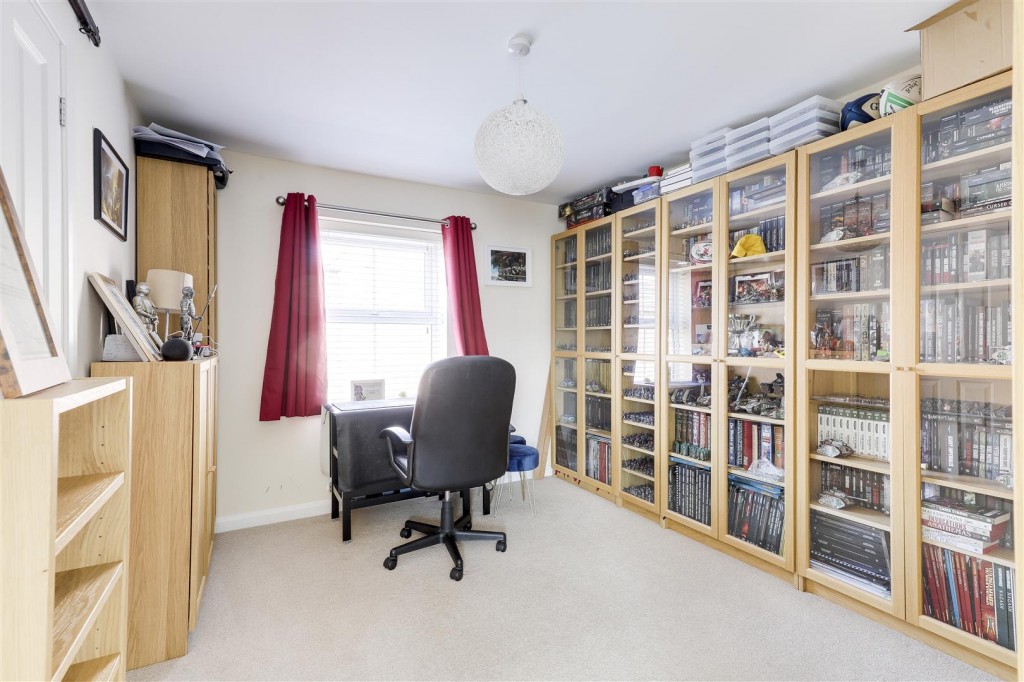 Senator Close, Hucknall, Nottinghamshire, NG15 8GH
