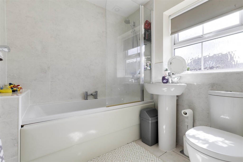 Senator Close, Hucknall, Nottinghamshire, NG15 8GH