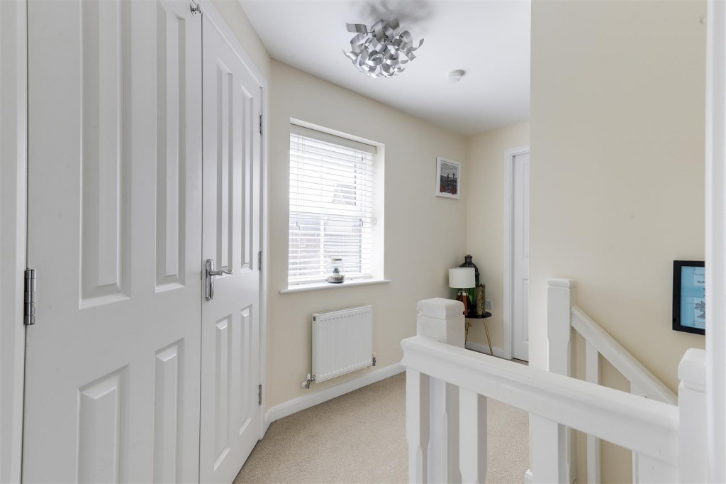 Senator Close, Hucknall, Nottinghamshire, NG15 8GH
