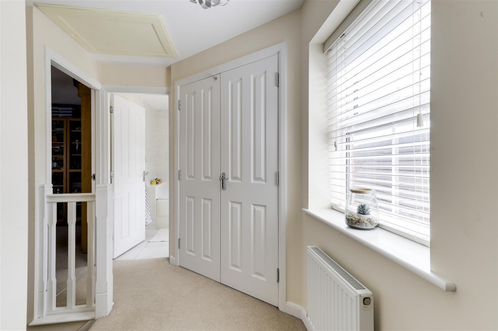 Senator Close, Hucknall, Nottinghamshire, NG15 8GH