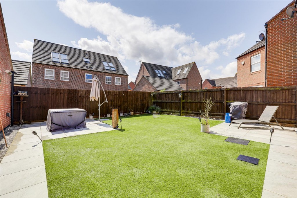 Senator Close, Hucknall, Nottinghamshire, NG15 8GH