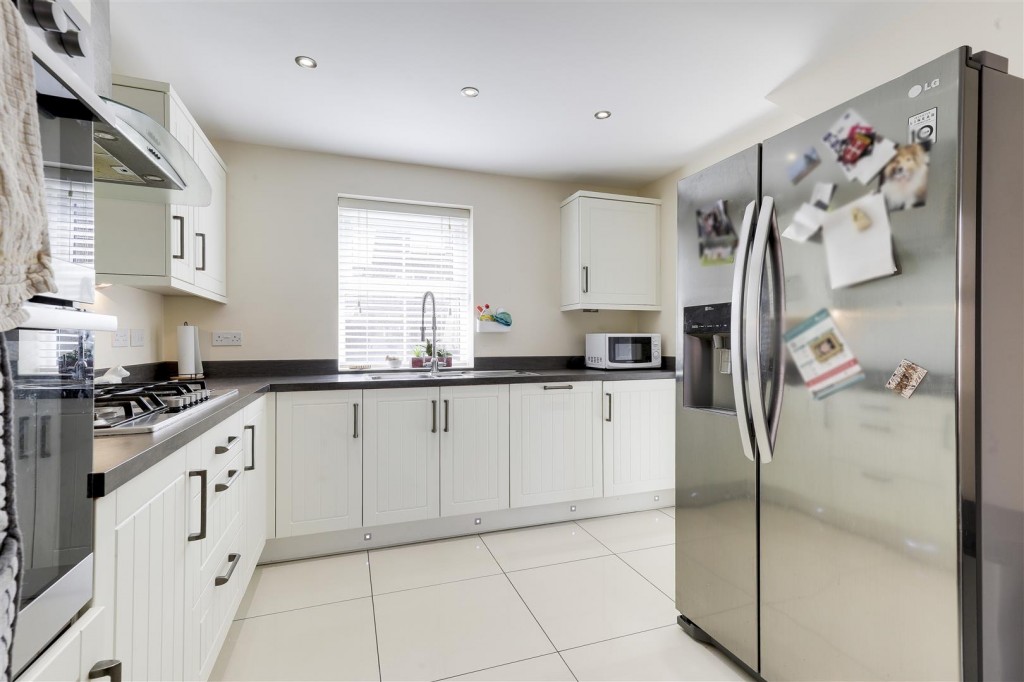 Senator Close, Hucknall, Nottinghamshire, NG15 8GH