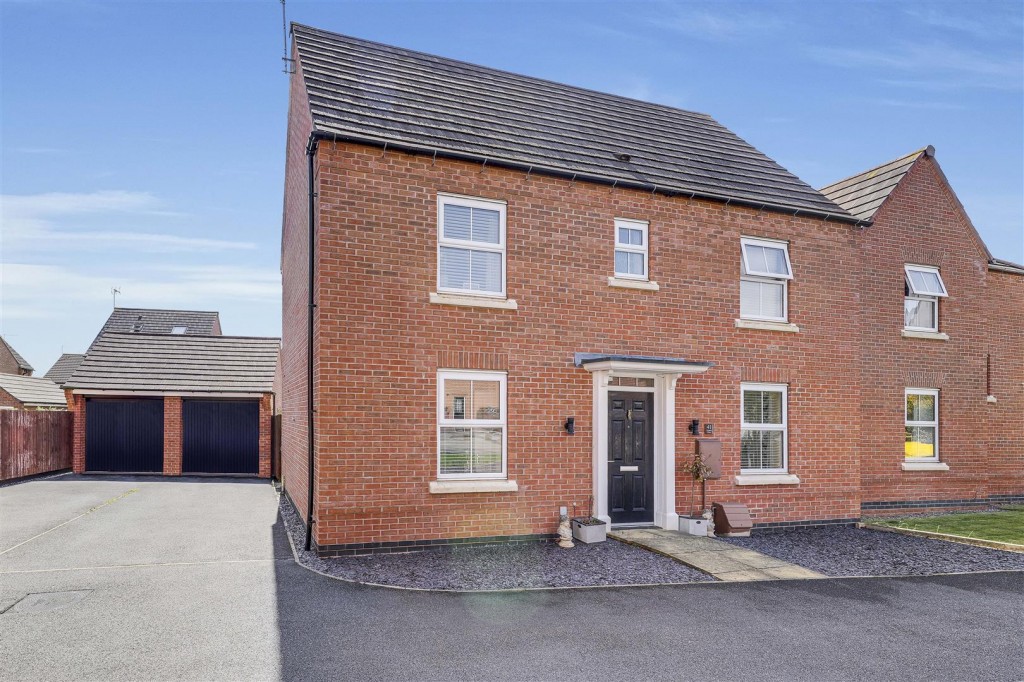 Senator Close, Hucknall, Nottinghamshire, NG15 8GH