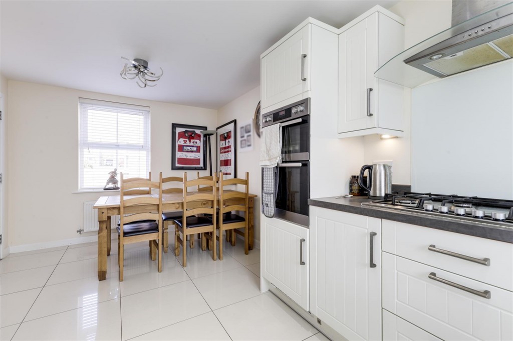 Senator Close, Hucknall, Nottinghamshire, NG15 8GH