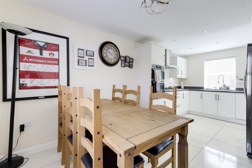 Senator Close, Hucknall, Nottinghamshire, NG15 8GH