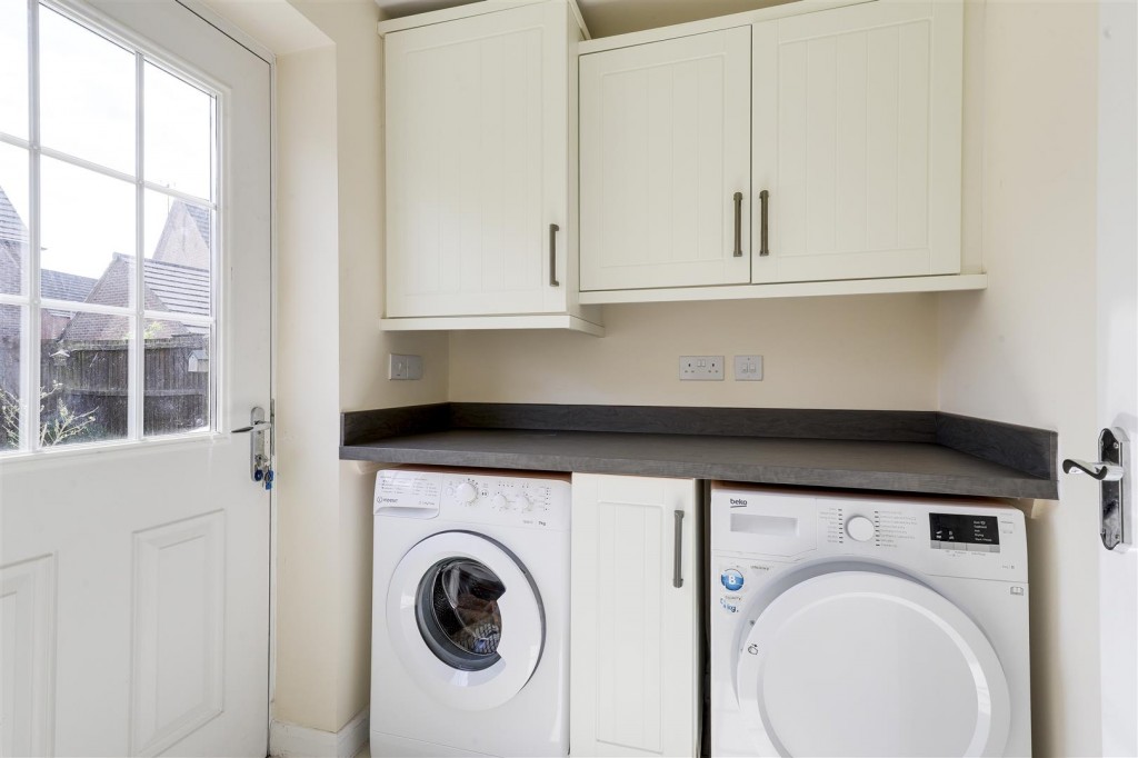 Senator Close, Hucknall, Nottinghamshire, NG15 8GH