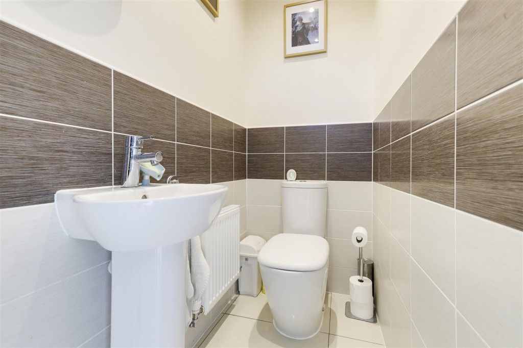 Senator Close, Hucknall, Nottinghamshire, NG15 8GH