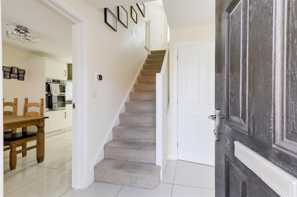 Senator Close, Hucknall, Nottinghamshire, NG15 8GH