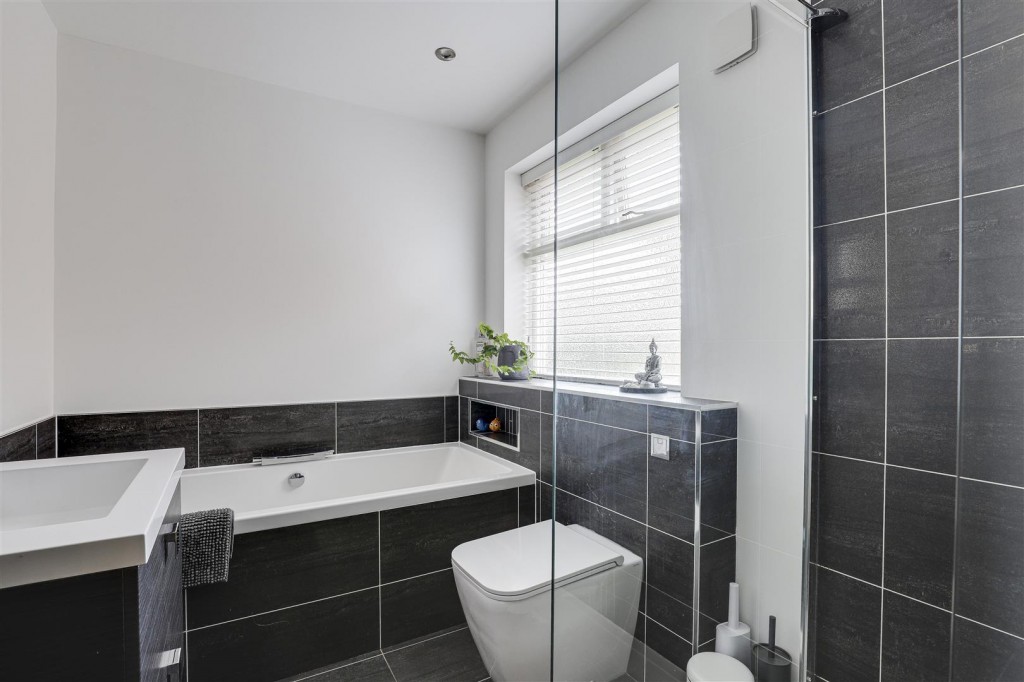 Davies Road, West Bridgford, Nottinghamshire, NG2 5HA