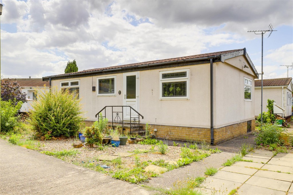 Bassingfield Lane, Gamston, Nottinghamshire, NG2 6NL