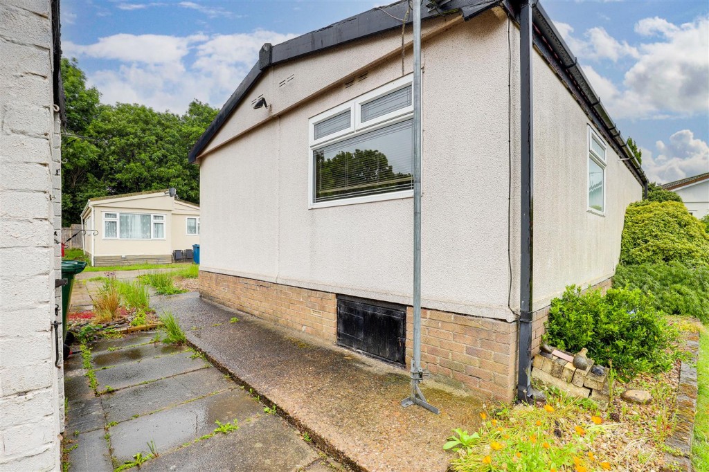 Bassingfield Lane, Gamston, Nottinghamshire, NG2 6NL