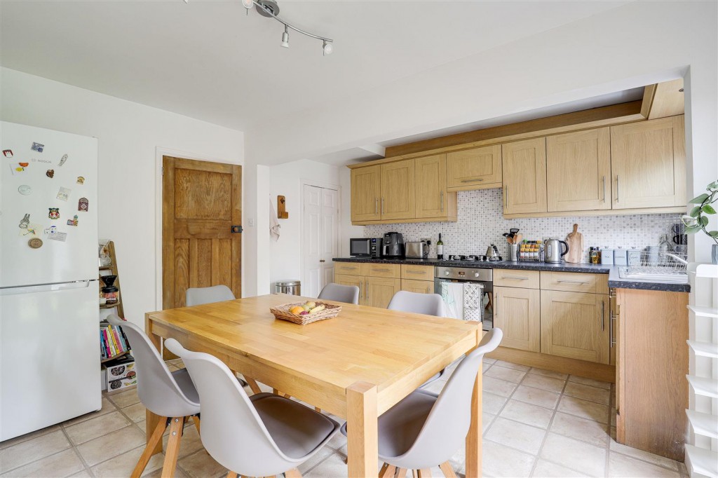 Henry Road, Beeston, Nottinghamshire, NG9 2BE