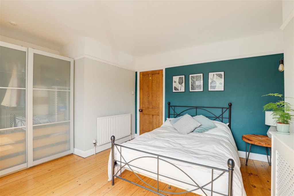 Henry Road, Beeston, Nottinghamshire, NG9 2BE