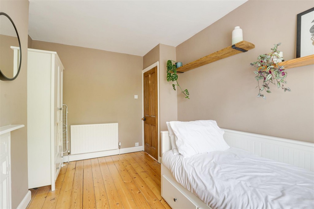 Henry Road, Beeston, Nottinghamshire, NG9 2BE