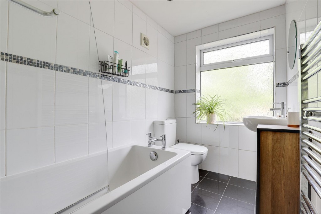 Henry Road, Beeston, Nottinghamshire, NG9 2BE