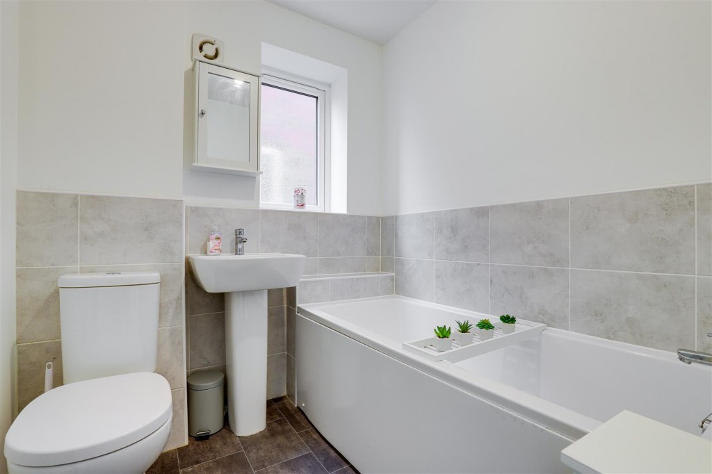 Turner Grove, Hucknall, Nottinghamshire, NG15 6XE