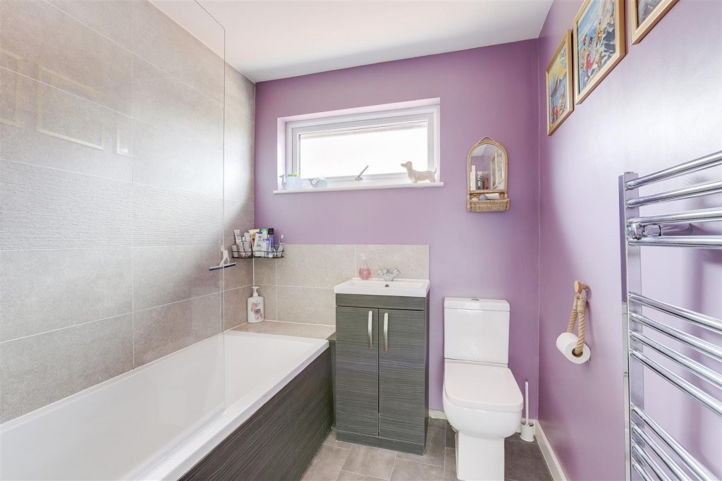 Barling Drive, Ilkeston, Derbyshire, DE7 9JA