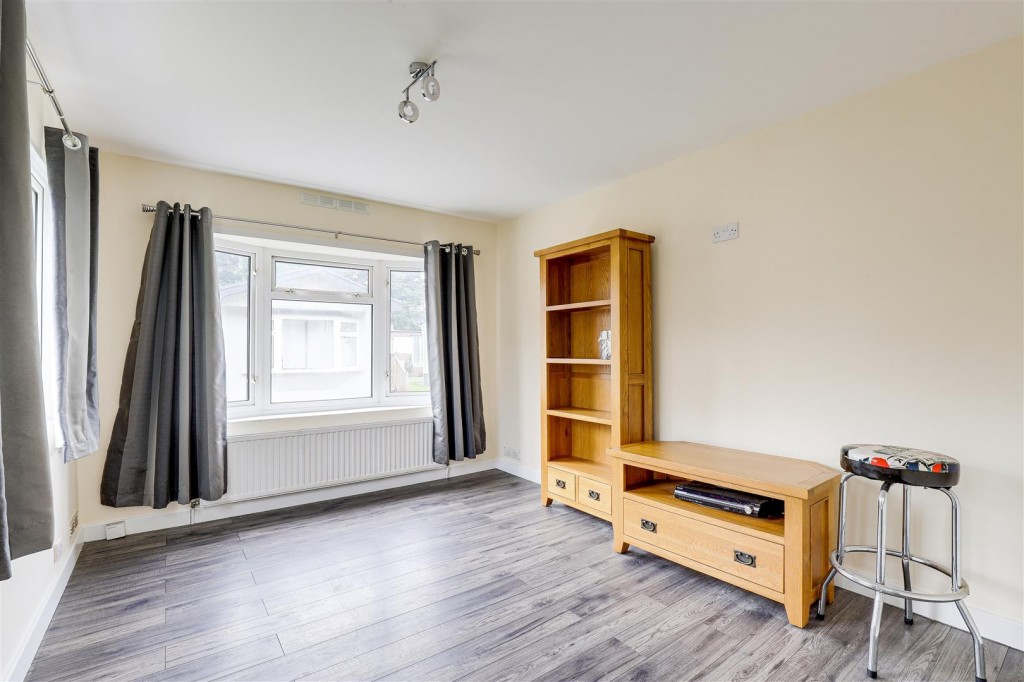 Clifton Lane, Wilford, Nottinghamshire, NG11 7ES