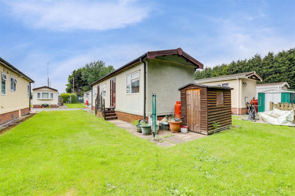 Clifton Lane, Wilford, Nottinghamshire, NG11 7ES