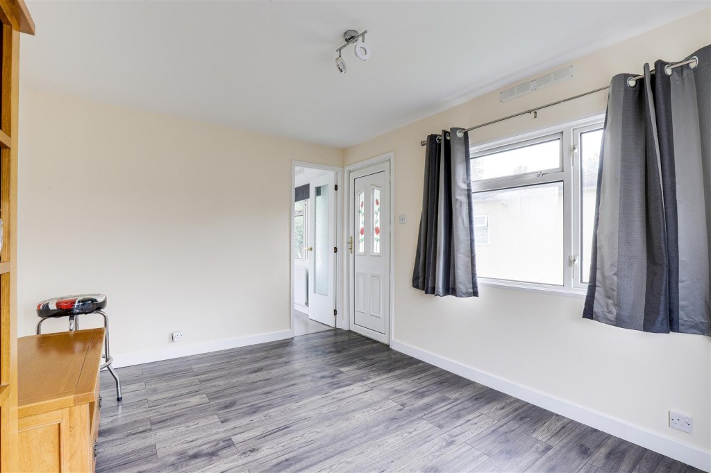 Clifton Lane, Wilford, Nottinghamshire, NG11 7ES