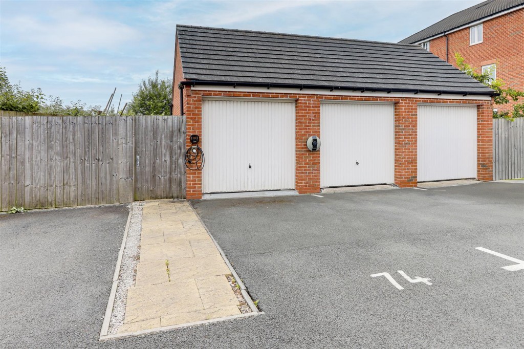 Kestrel Grove, Hucknall, Nottinghamshire, NG15 6UU