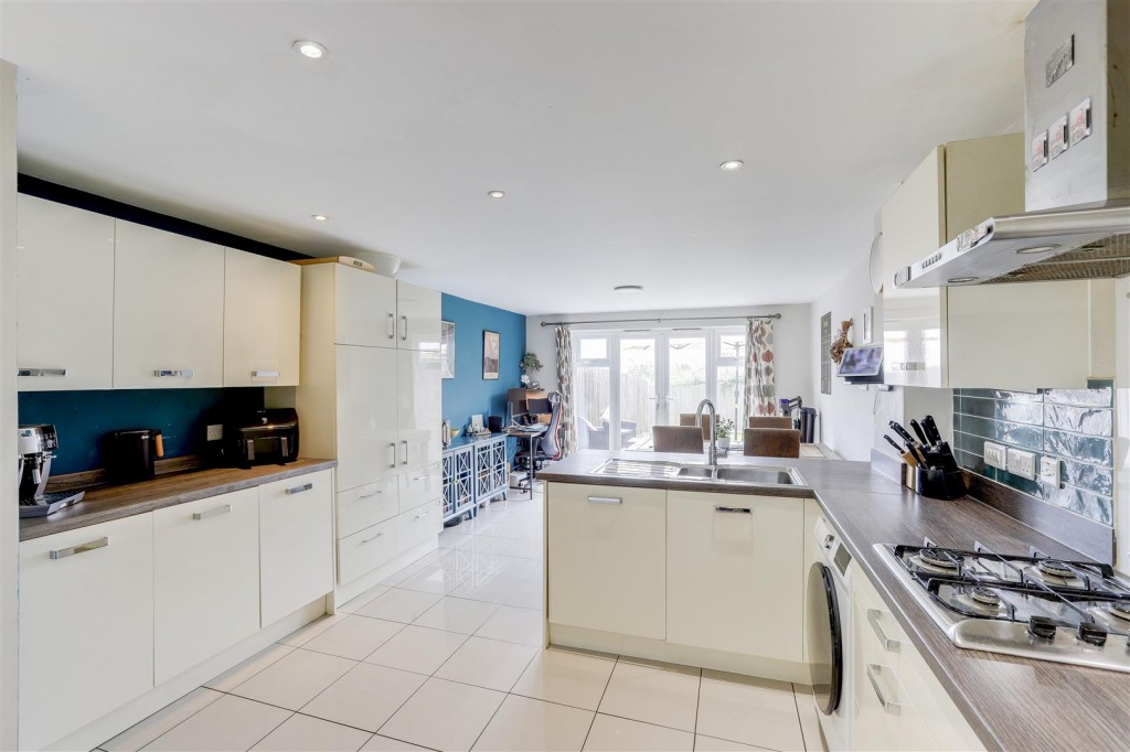 Kestrel Grove, Hucknall, Nottinghamshire, NG15 6UU
