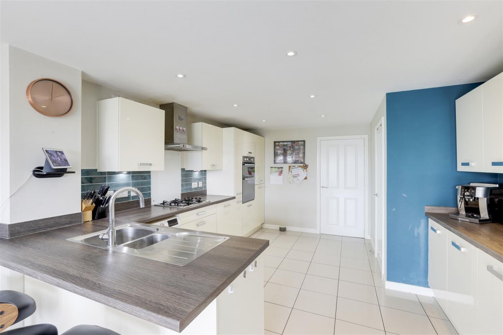Kestrel Grove, Hucknall, Nottinghamshire, NG15 6UU