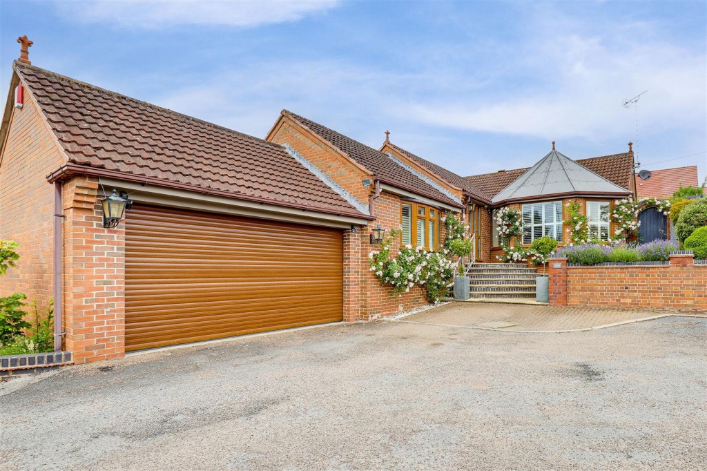 Main Street, Woodborough, Nottinghamshire, NG14 6DD