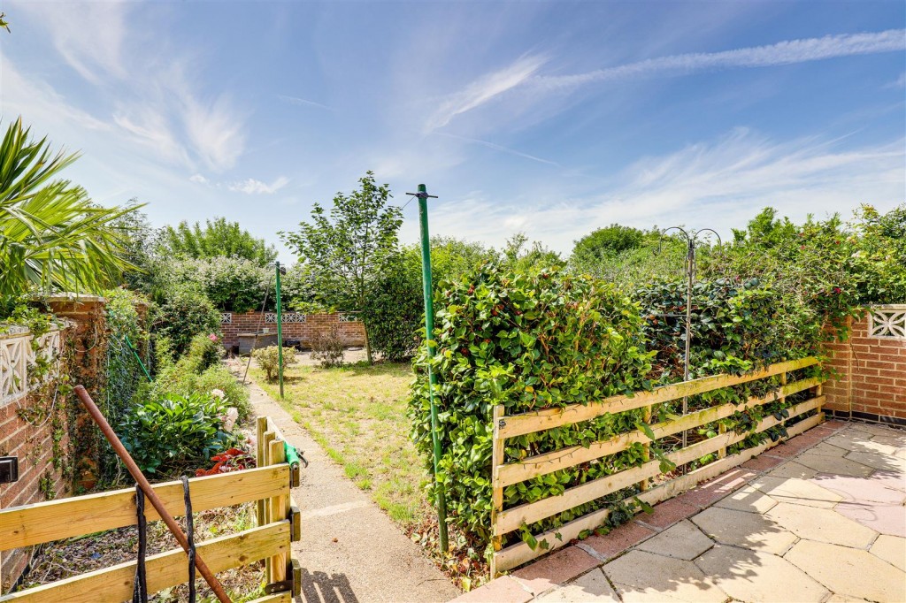 Summerwood Lane, Clifton, Nottinghamshire, NG11 9DW