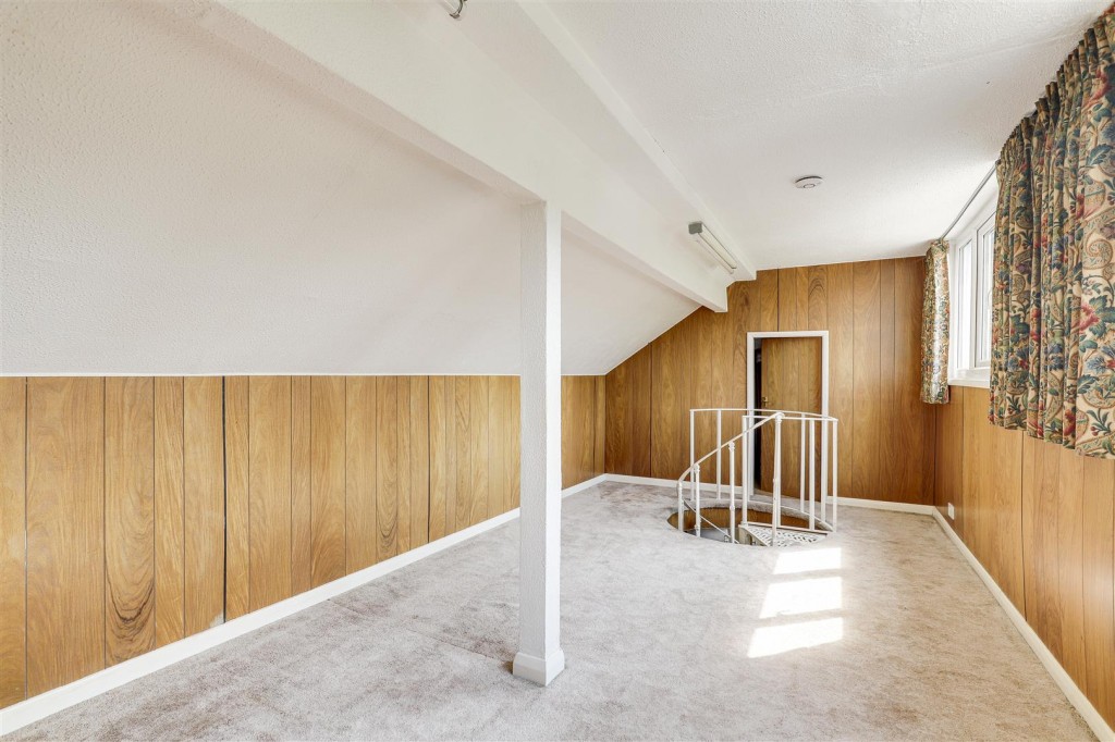 Revesby Road, Woodthorpe, Nottinghamshire, NG5 4LL