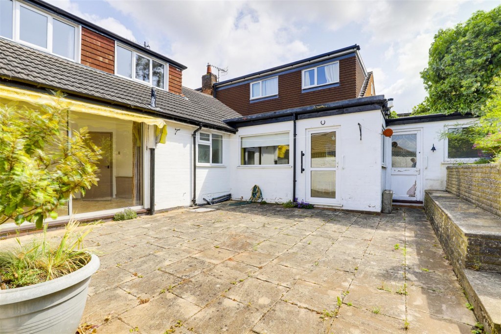 Revesby Road, Woodthorpe, Nottinghamshire, NG5 4LL