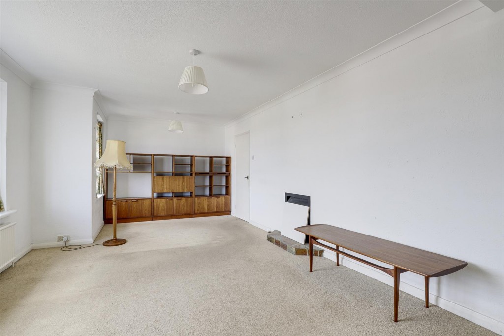 Revesby Road, Woodthorpe, Nottinghamshire, NG5 4LL