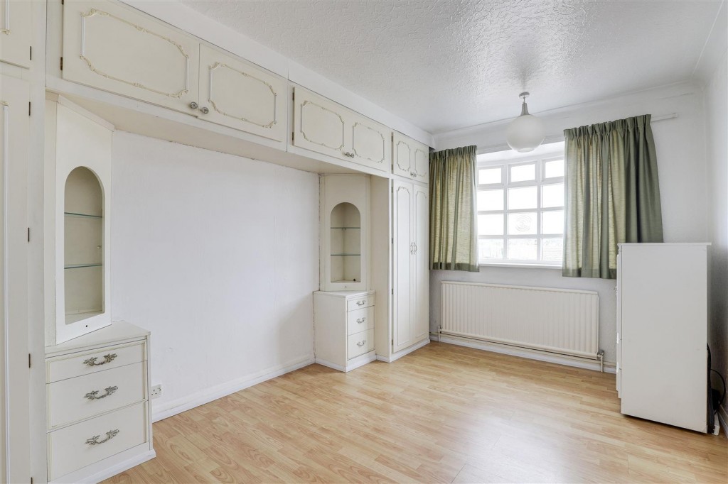Revesby Road, Woodthorpe, Nottinghamshire, NG5 4LL