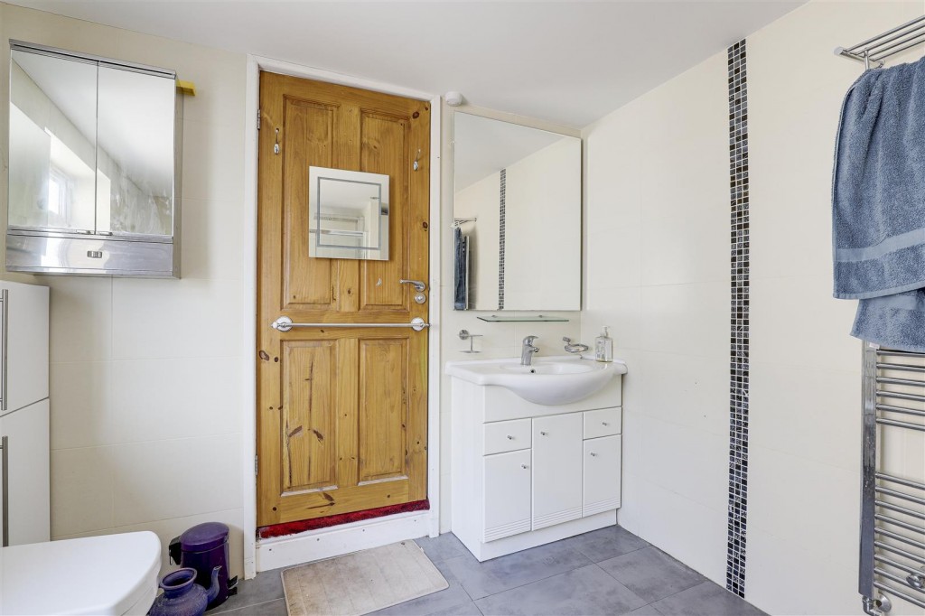 Colwick Road, Sneinton, Nottinghamshire, NG2 4AQ