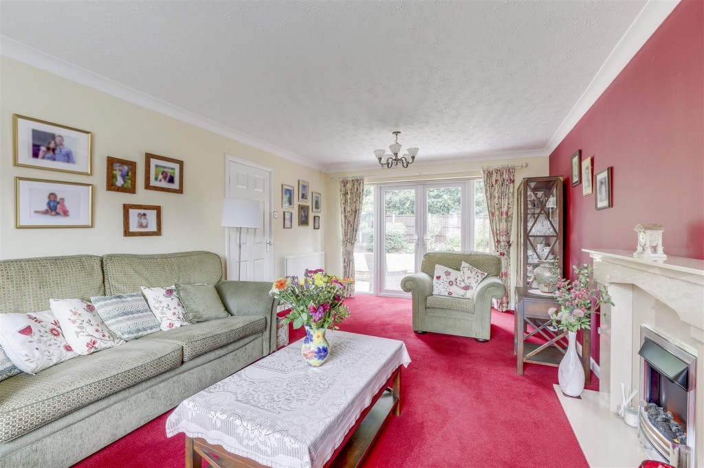 Fleming Close, Watnall, Nottinghamshire, NG16 1JY