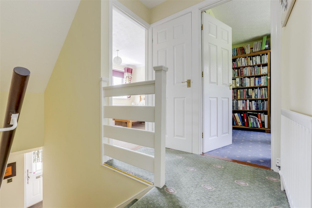 Fleming Close, Watnall, Nottinghamshire, NG16 1JY