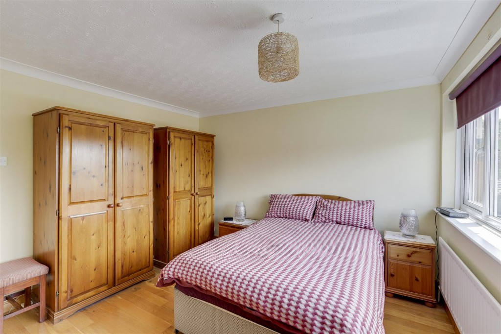 Fleming Close, Watnall, Nottinghamshire, NG16 1JY