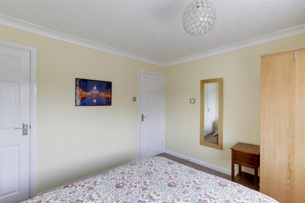 Fleming Close, Watnall, Nottinghamshire, NG16 1JY
