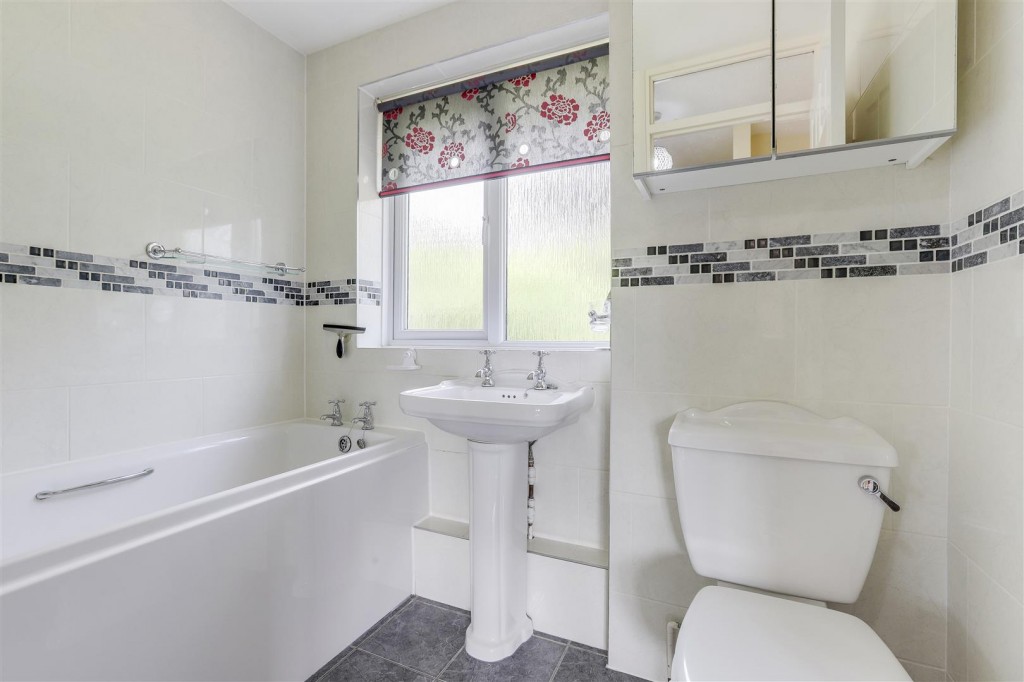 Fleming Close, Watnall, Nottinghamshire, NG16 1JY