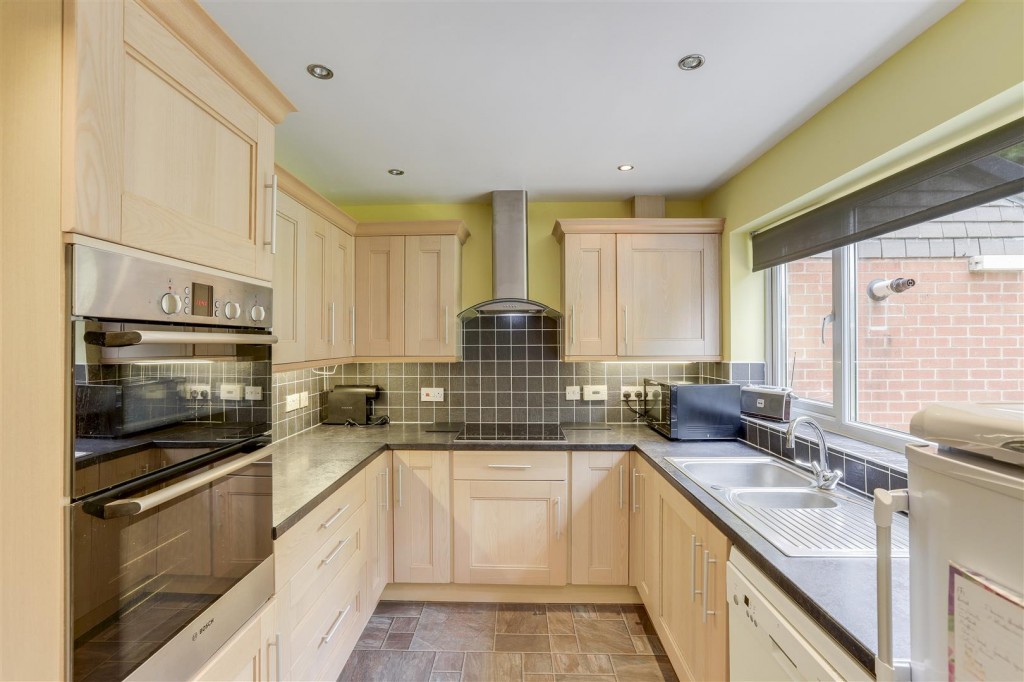 Fleming Close, Watnall, Nottinghamshire, NG16 1JY