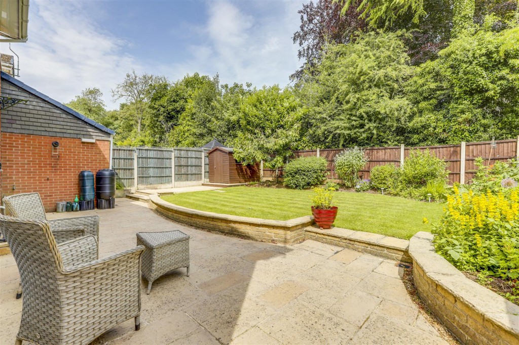 Fleming Close, Watnall, Nottinghamshire, NG16 1JY