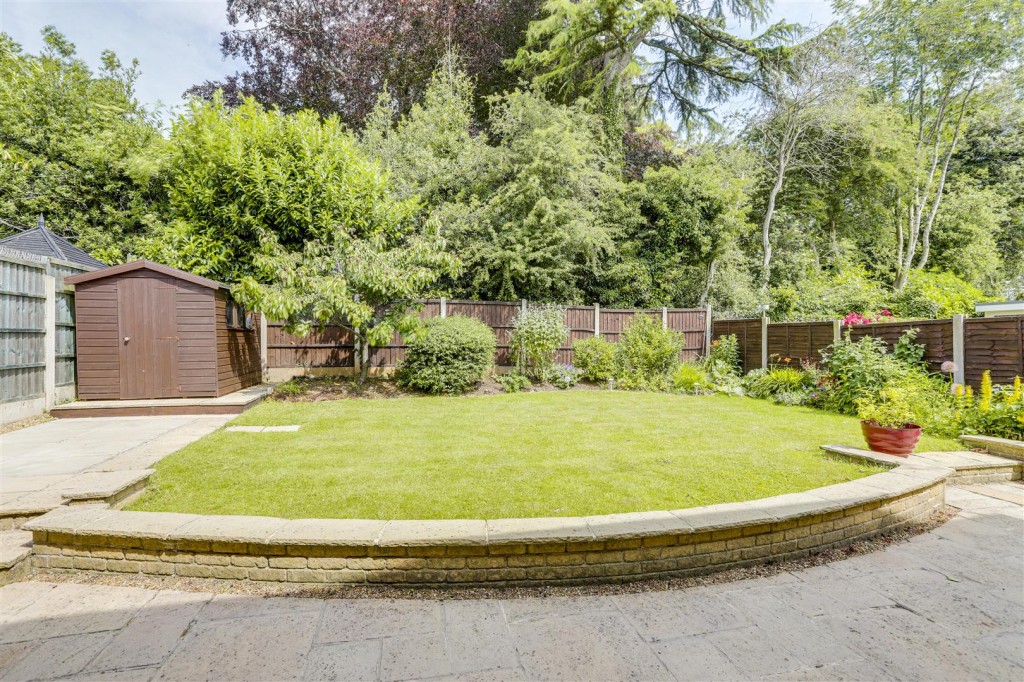 Fleming Close, Watnall, Nottinghamshire, NG16 1JY