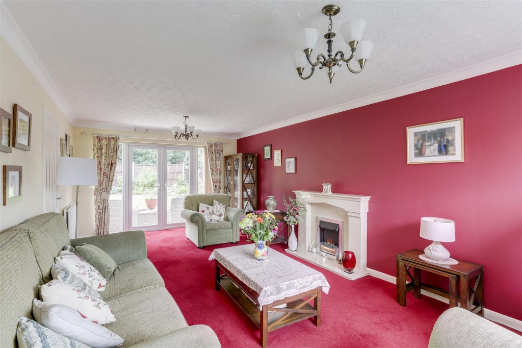 Fleming Close, Watnall, Nottinghamshire, NG16 1JY