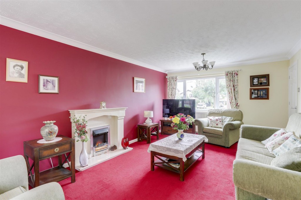 Fleming Close, Watnall, Nottinghamshire, NG16 1JY