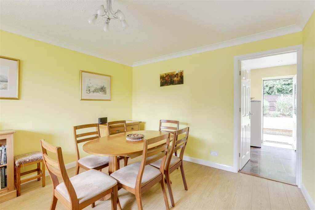 Fleming Close, Watnall, Nottinghamshire, NG16 1JY