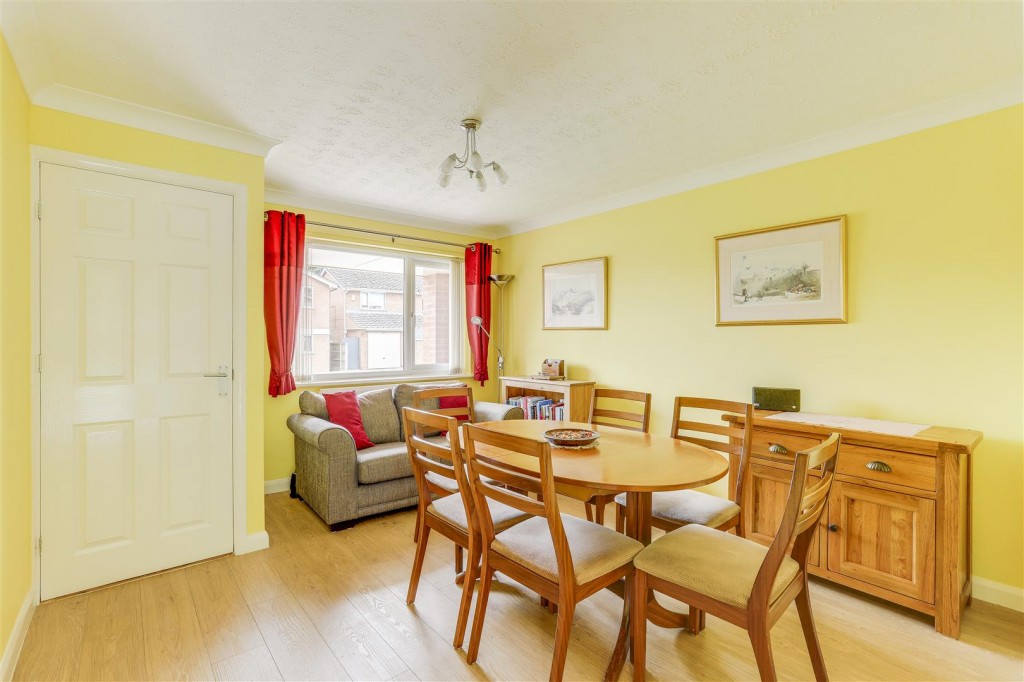 Fleming Close, Watnall, Nottinghamshire, NG16 1JY