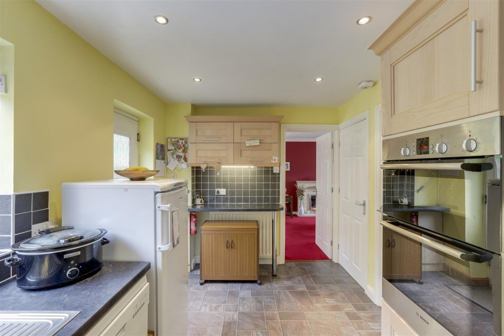 Fleming Close, Watnall, Nottinghamshire, NG16 1JY